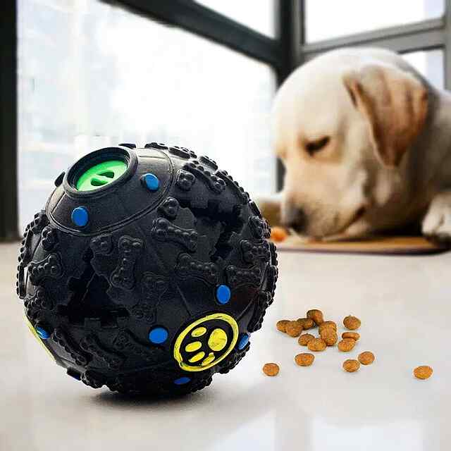 Диспенсер для ласощів-іграшка для собаки та кота - куля з отворами - 1 фото товару