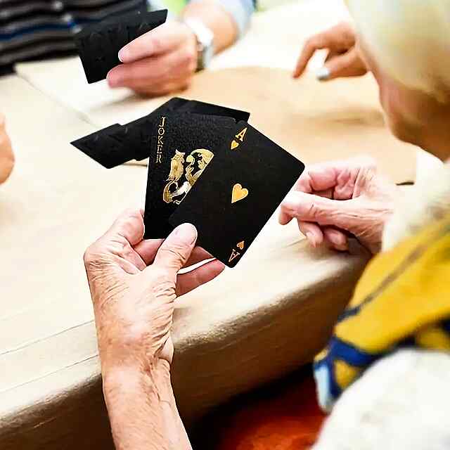 Гральні карти Black Gold Silver - преміум колода для покеру та ігор. - 1 фото товару