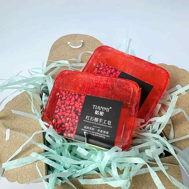 Гранатове мило ручної роботи: ніжне очищення  зволоження для рук/обличчя/тіла, універсальне застосування. - 1 фото товару