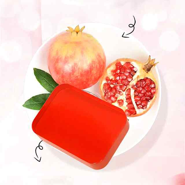 Гранатове мило ручної роботи: ніжне очищення  зволоження для рук/обличчя/тіла, універсальне застосування. - 3 фото товару