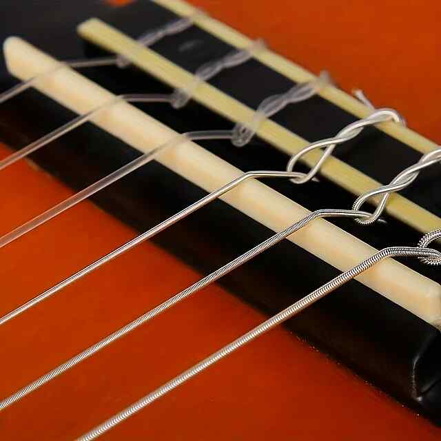 Набір білих нейлонових струн 3 медіатори для класичної гітари  коробка. - 3 фото товару