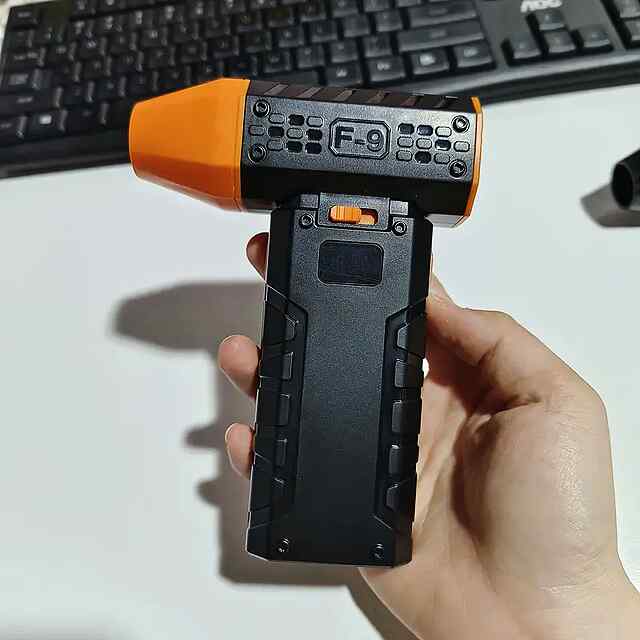 Портативний вентилятор-ліхтар. Помаранчевий. Турбо режим. USB Type C. Компактний. Літій-полімерний акумулятор. Авто/кемпінг. Очищення.